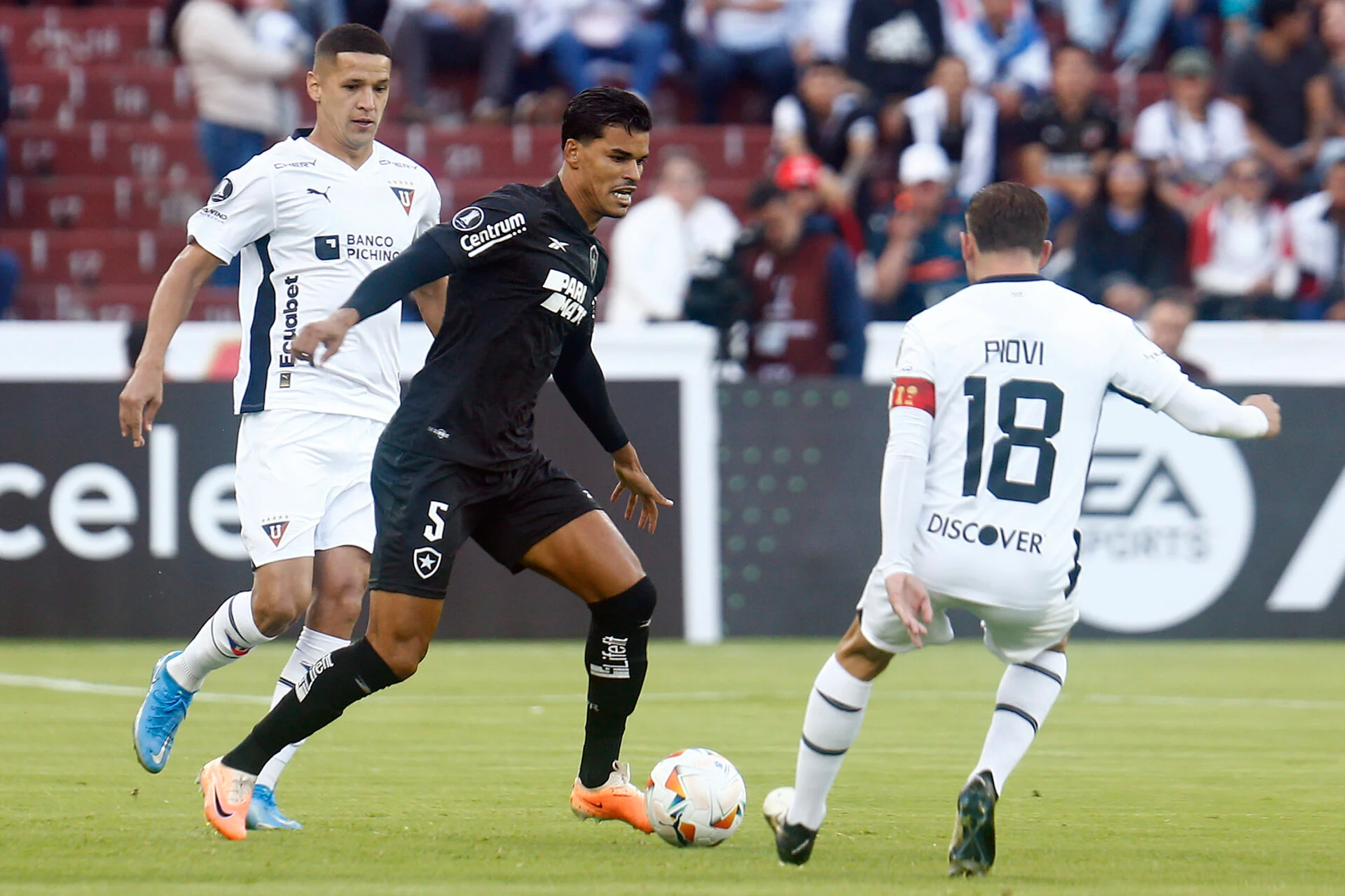 Botafogo pela a LDU pela liderança do grupo D