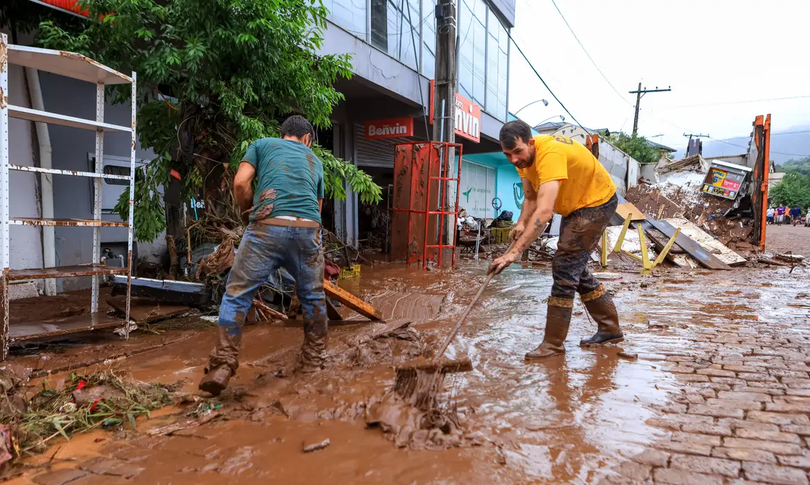 Trens urbanos voltam a operar na região metropolitana de Porto Alegre