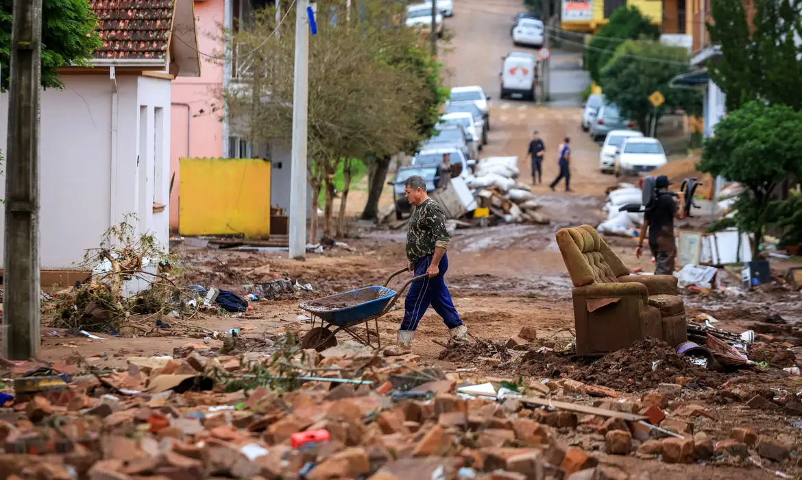 Defesa Civil de Eldorado do Sul pede socorro para resgatar ilhados