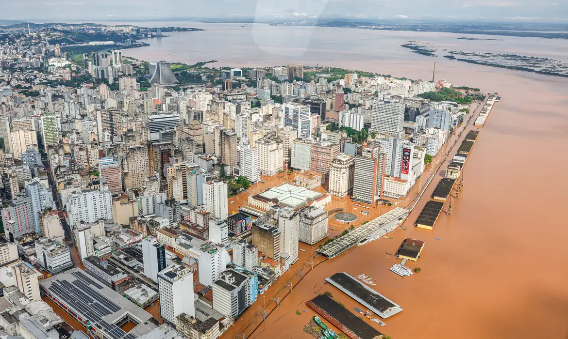 Bairro de Porto Alegre será evacuado após dique transbordar