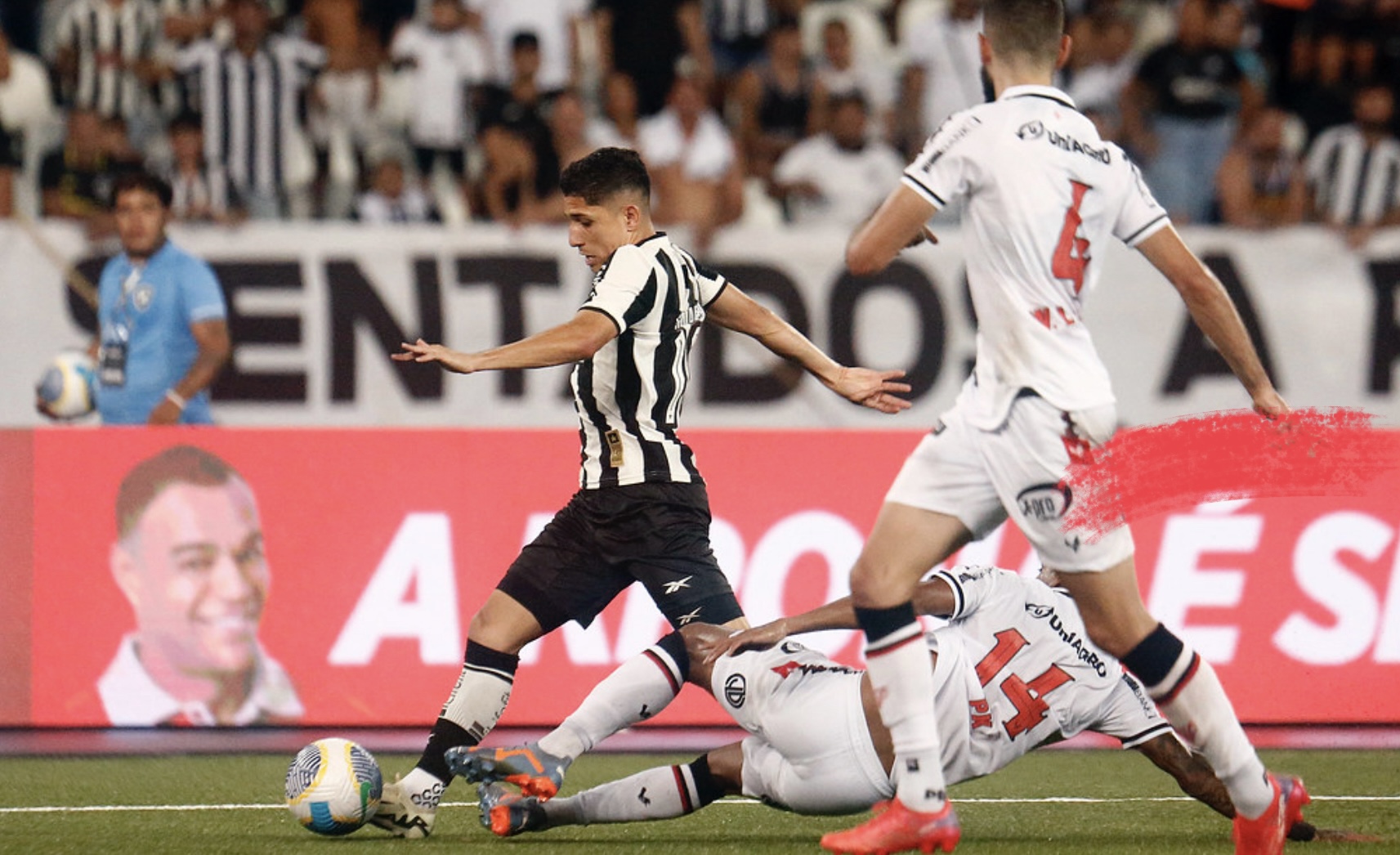 Botafogo vence o Vitória em primeiro jogo na Copa do Brasil