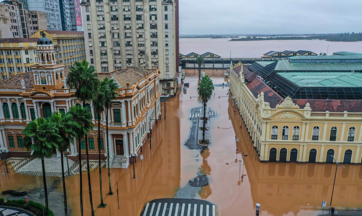 Inmet divulga alerta de perigo de chuvas neste sábado no RS e SC