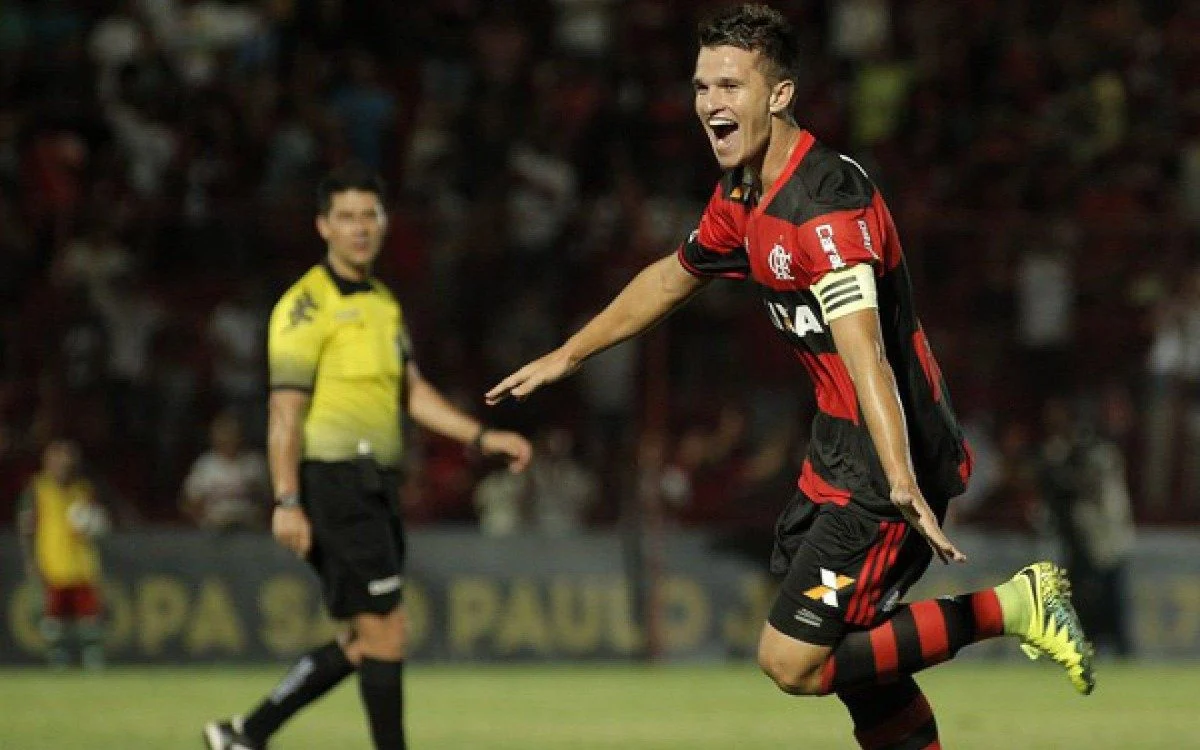 Justiça anula sentença de ex-jogador e pede nova audiência contra o Flamengo