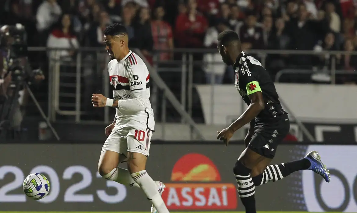 Vasco e São Paulo se enfrentam em São Januário pelo Brasileirão