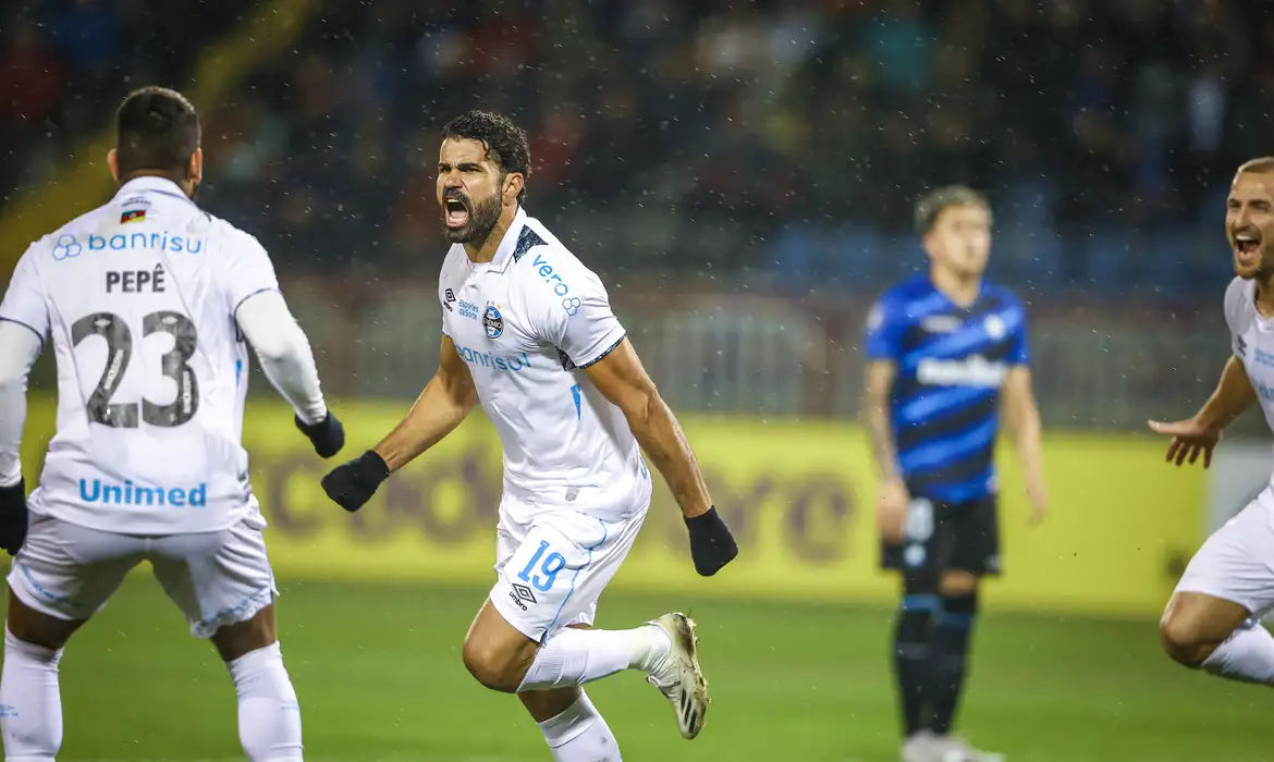 Grêmio vence Huachipato e se garante nas oitavas da Libertadores