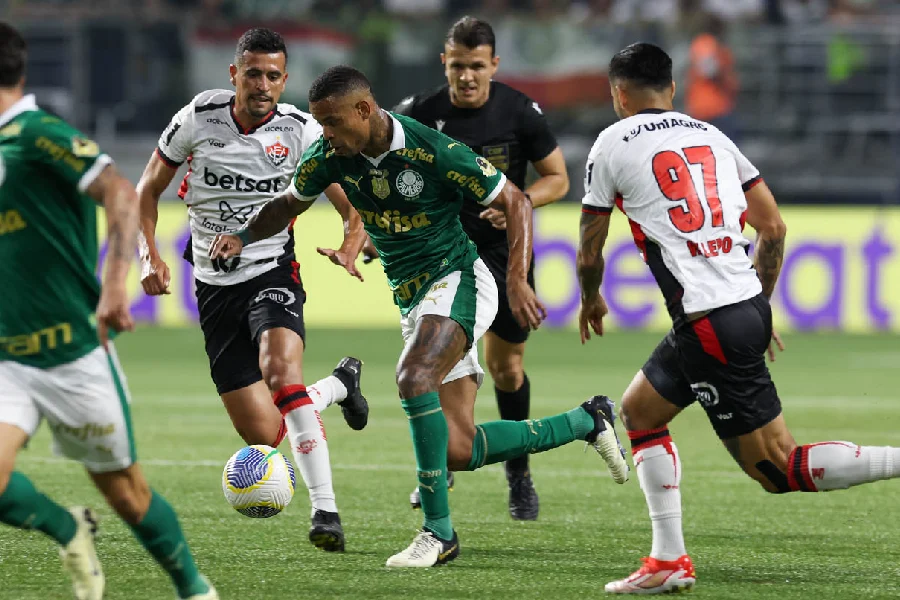 Vitória vence o Palmeira fora e deixa a zona de rebaixamento