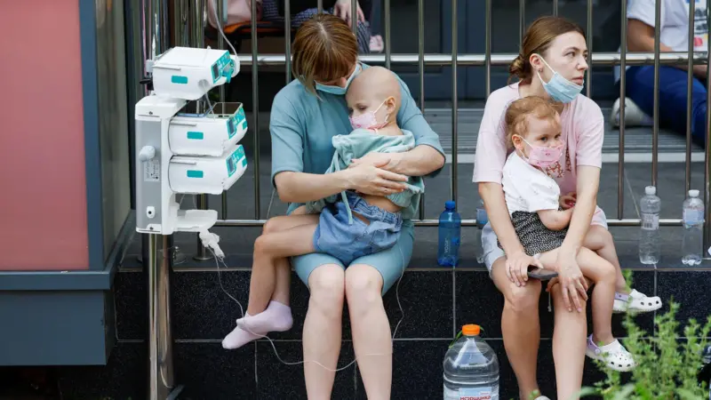 Ataque russo atinge a hospital infantil na Ucrânia