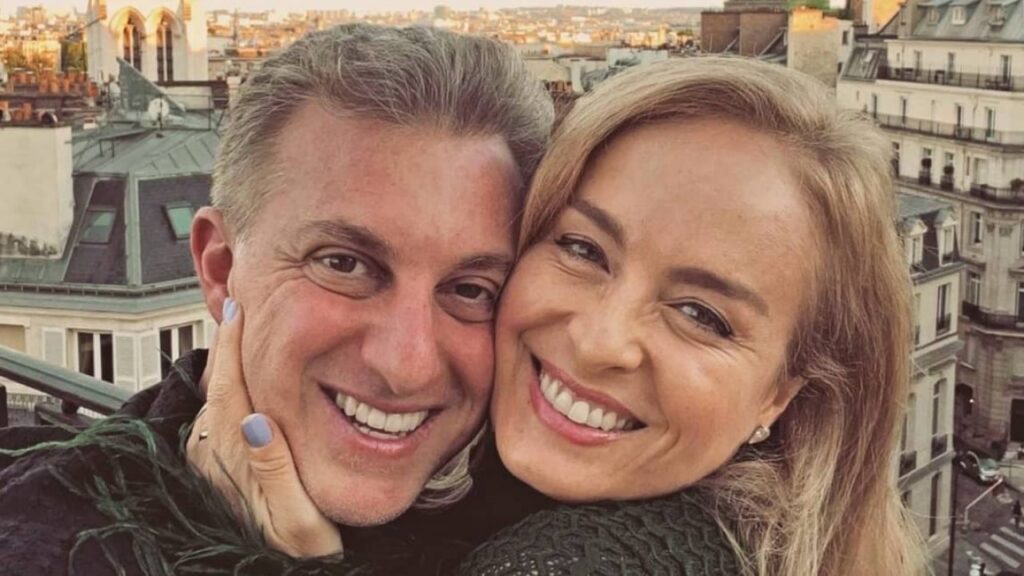 O casal de apresentadores da Globo, Luciano Huck e Angélica, promoverem uma festinha particular para amigos famosos e participantes da Dança dos Famosos