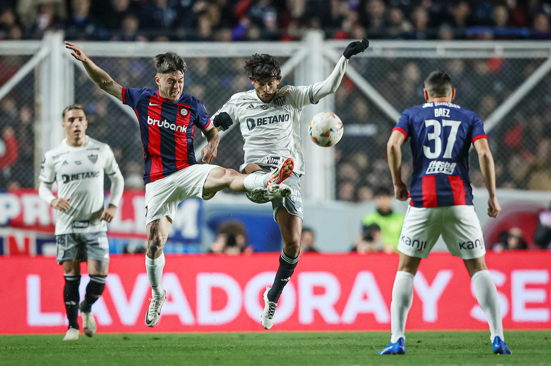 Atlético-MG empata com San Lorenzo pelas oitavas da Libertadores