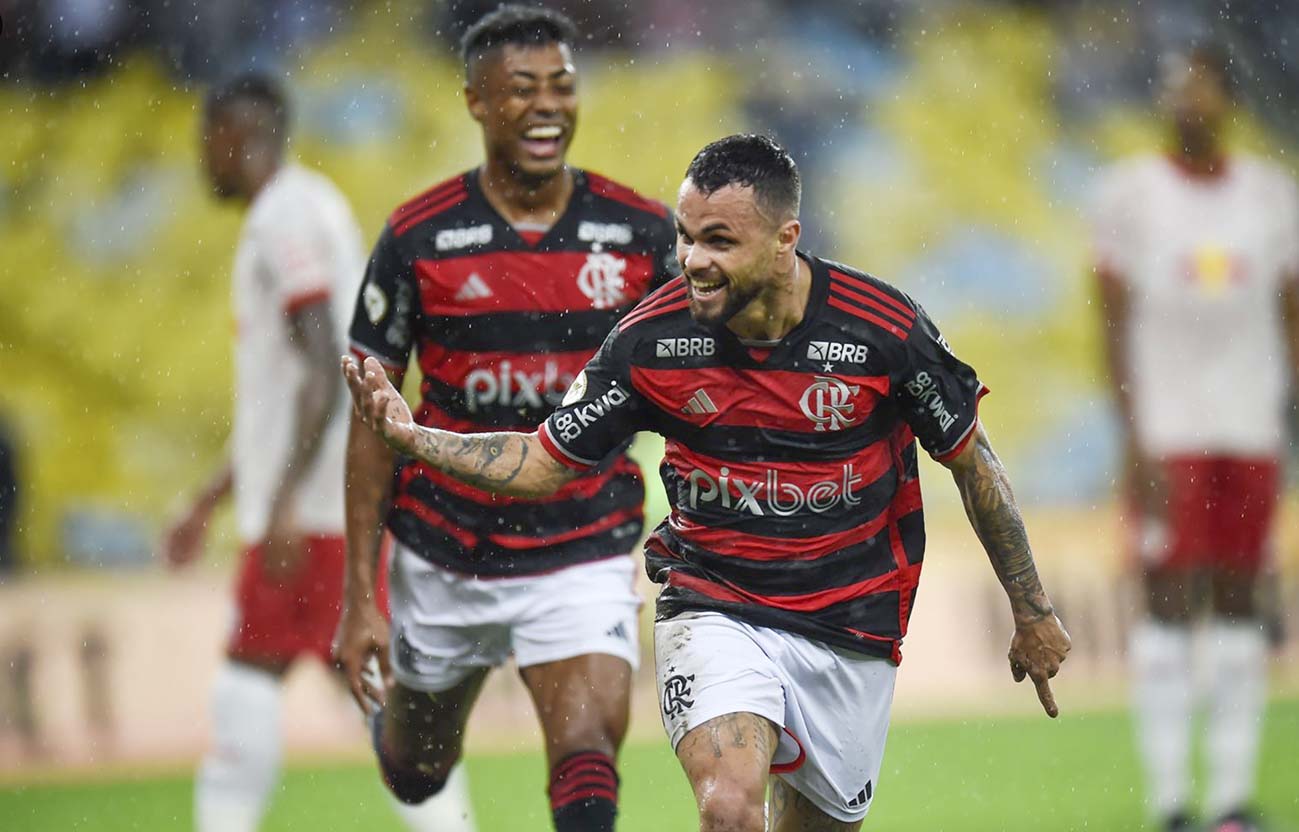 Flamengo vence o Bragantino e sobe na tabela do Brasileirão