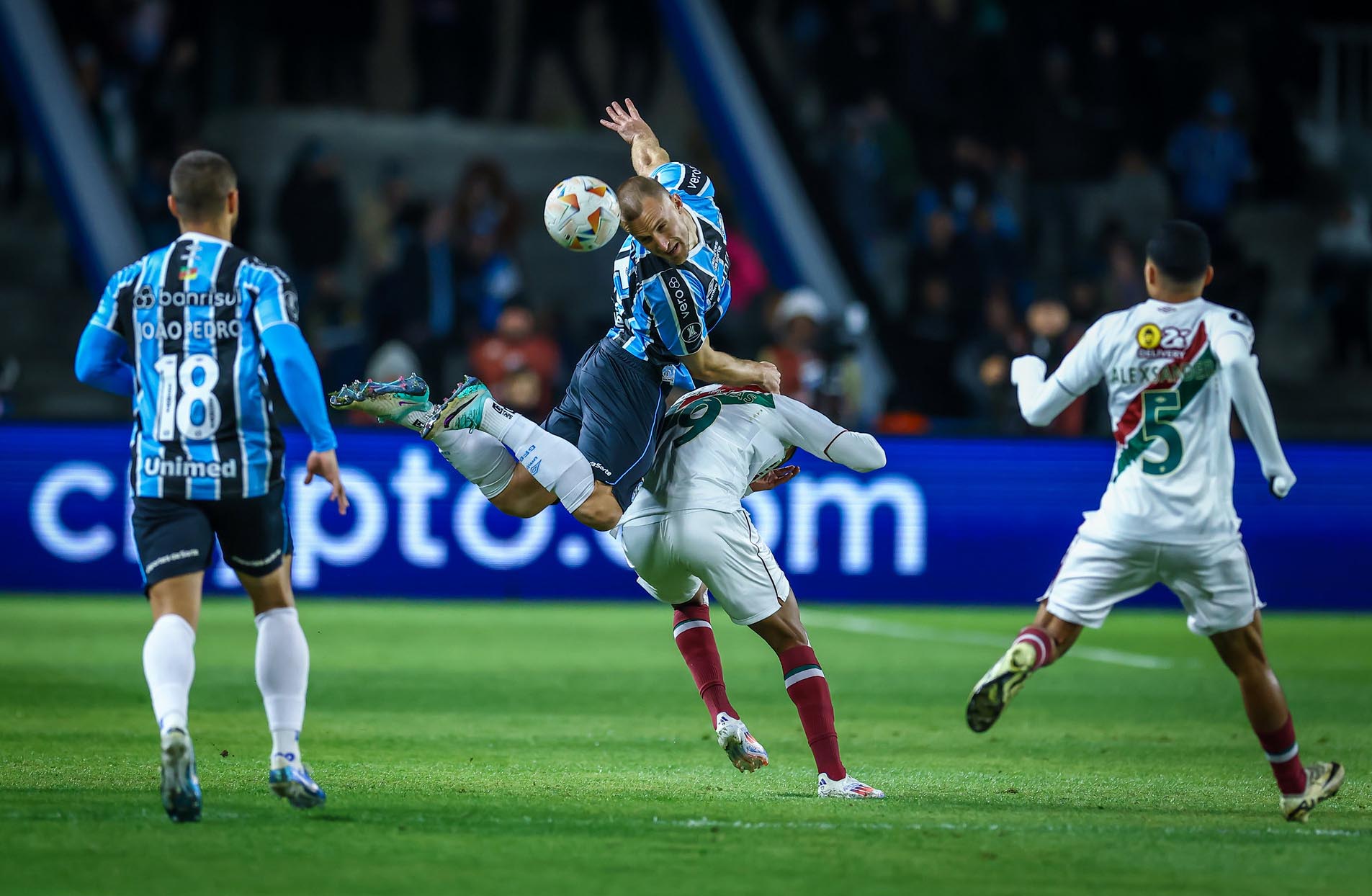 Fluminense perde para o Grêmio no 1°jogo das oitavas