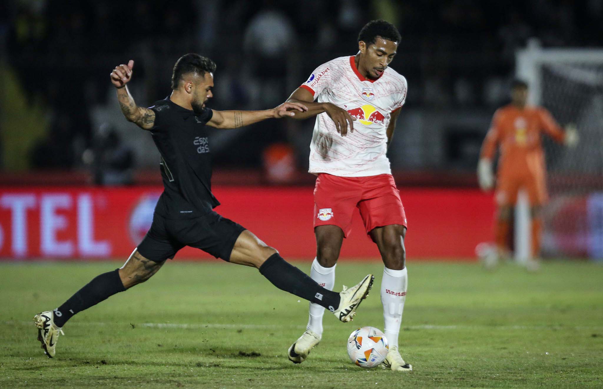 Corinthians vence Bragantino e sai na frente nas oitavas da Sul-Americana