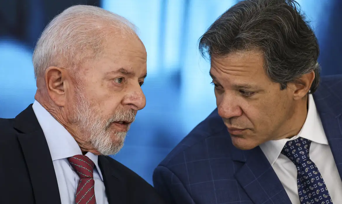 Lula retoma ao Brasil para definir corte de gastos